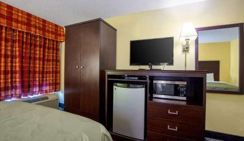 Standard Queen Room with Two Queen Beds - Non-Smoking