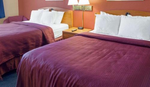 Queen Room with Two Queen Beds - Non-Smoking
