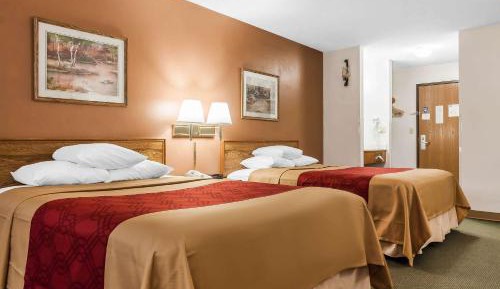 Queen Room with Two Queen Beds - Non Smoking