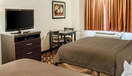 Queen Room with Two Queen Beds - Accessible/Non-Smoking 