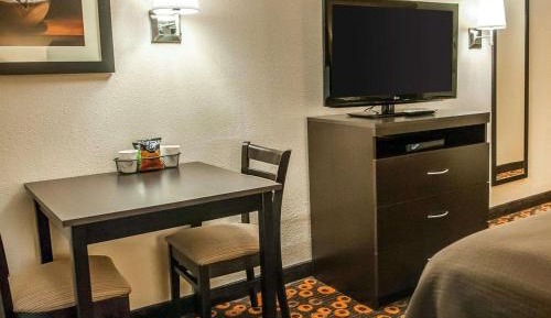Standard King Room - Non-Smoking 