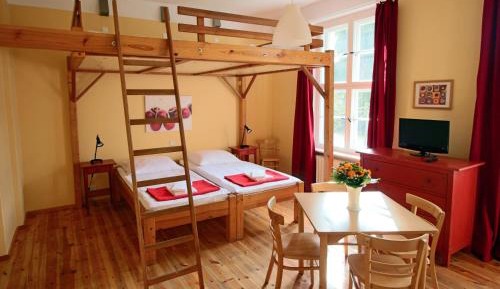 Family Room (2 Adults + 4 Children)