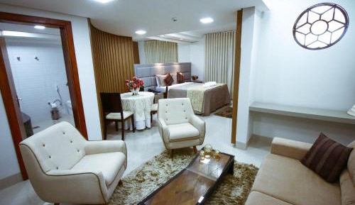 Queen Suite with Spa Bath
