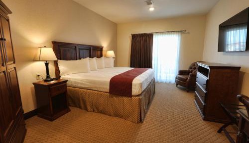 Deluxe King Suite
