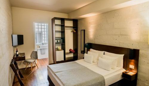 Standard Queen Room