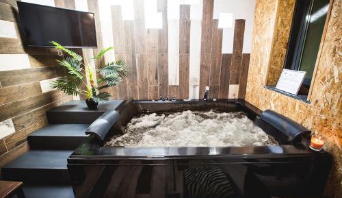 Queen Room with Spa Bath