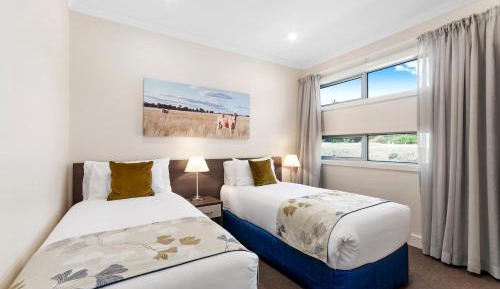 Two Bedroom Suite with Bathtub