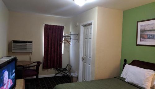 Standard Queen Room
