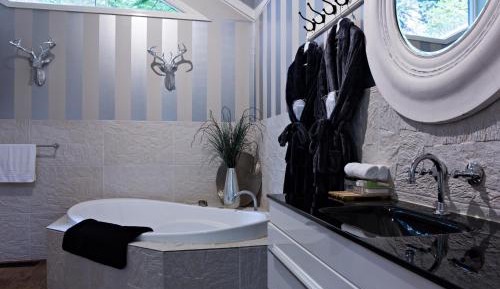 Cottage with King Bed