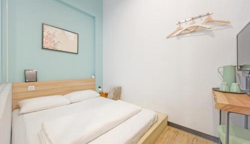 Mini Double Room with Shower & Internal Window