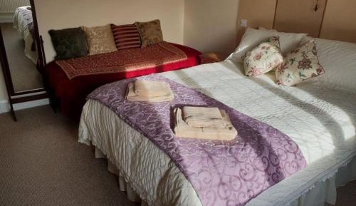 Deluxe Double Room (2 Adults + 1 Child)