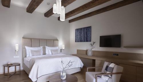 Deluxe Double Room with Shower