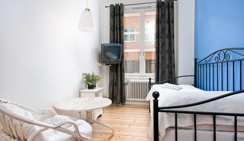 Single Room with Shared Bathroom