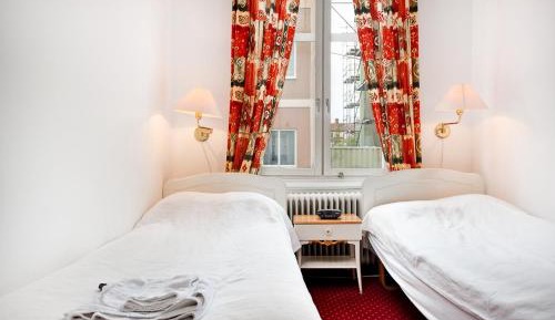 Double or Twin Room with Shared Bathroom