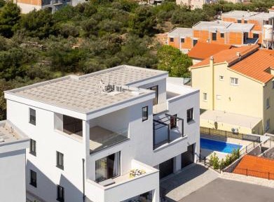 Apartment with Terrace (No swimming pool)