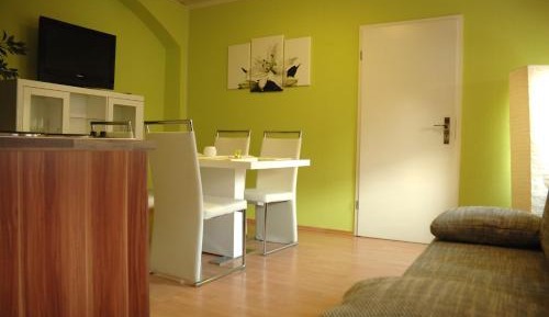 One-Bedroom Apartment (5 Adults) No. 2