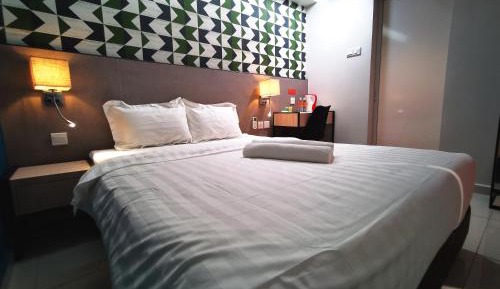 Standard Queen Room