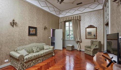 Suite with Garden View