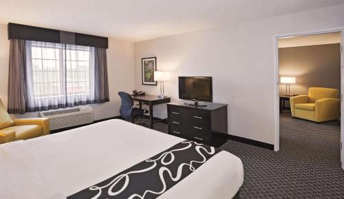 One-Bedroom King Suite - Non-Smoking