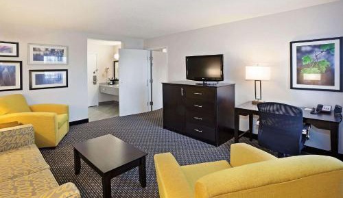 2 Full Beds, One-Bedroom Suite, Non-Smoking