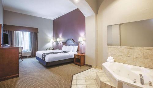 Deluxe King Room - Non-Smoking