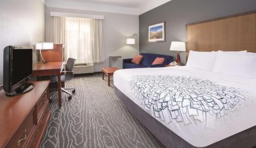 Deluxe King Room - Non-Smoking