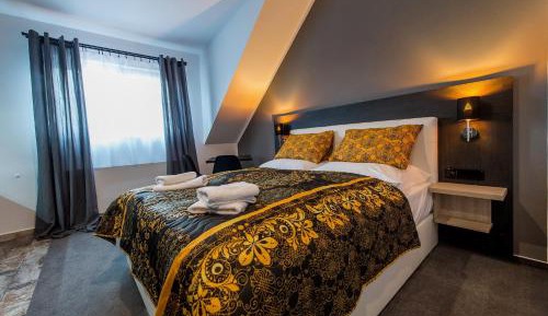 Apartment with Garden View