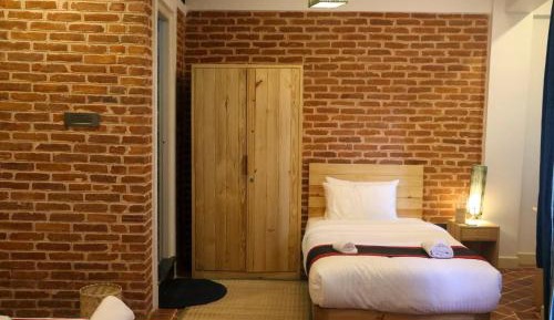 Deluxe Double Room (2 Adults + 1 Child)