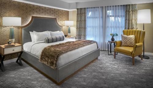 Deluxe Room with One King Bed