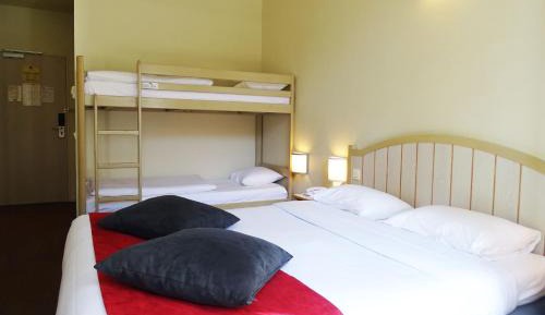 Standard Room with 1 Double Bed and Bunk Beds (1-4 adults)