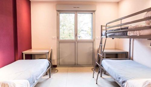 Basic Triple Room with Shared Bathroom