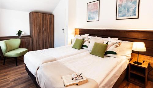 Deluxe Two-Bedroom House with Sea view