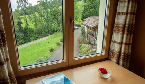 Double Room with Mountain View and Shared Bathroom