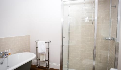 Deluxe King Suite