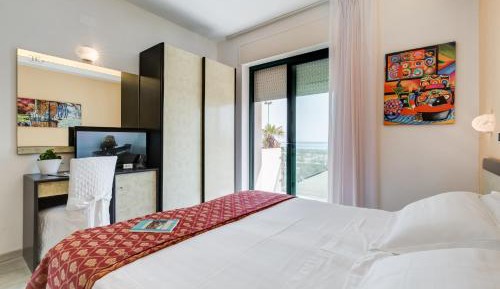 Deluxe Double Room with Balcony and Sea View