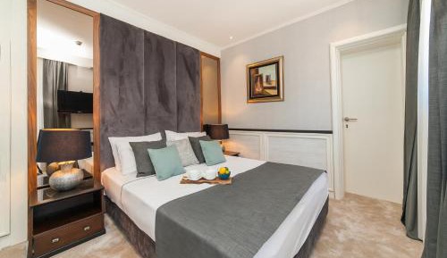 One-Bedroom Suite with Sea View