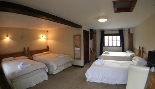 Family Room (2 Adults + 2 Children)