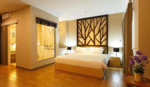Deluxe King Room