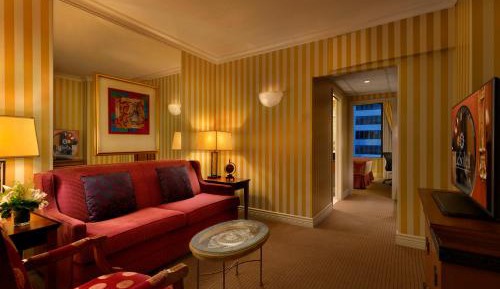 Executive One-Bedroom Suite with Two Twin Beds