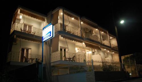 Studio with Private Bathroom (2 Adults) 