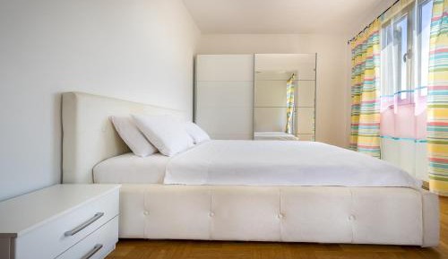 Three-Bedroom Apartment with Balcony