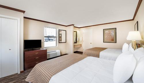 Deluxe Queen Room with Two Queen Beds - Non-Smoking