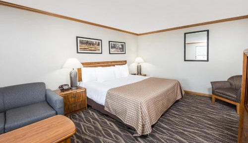 Deluxe King Room - Non-Smoking