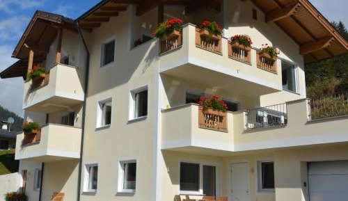 Apartment with Mountain View