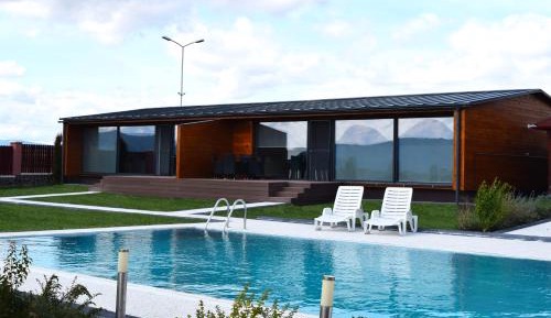Apartment with Pool View 
