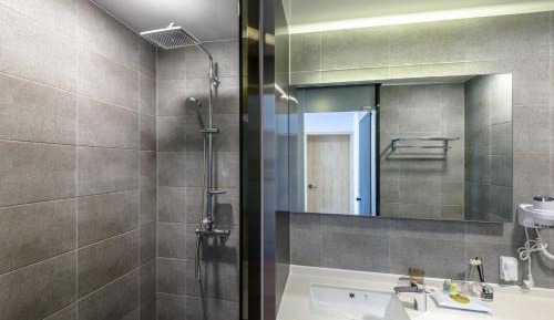 Deluxe Double Room with Sunrise View