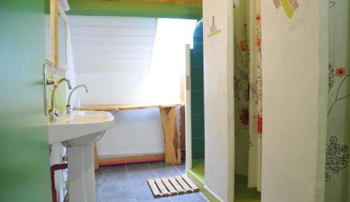 Bed in 4-Bed Room with common bathroom