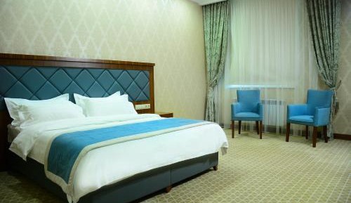 King Studio with Sofa Bed