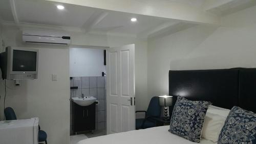 Double or Twin Room with Private Bathroom