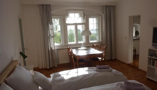 Apartment with Mountain View